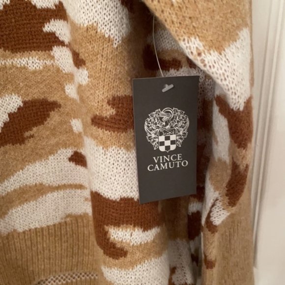 Vince Camuto Camo Sweatshirt - Picture 4 of 5
